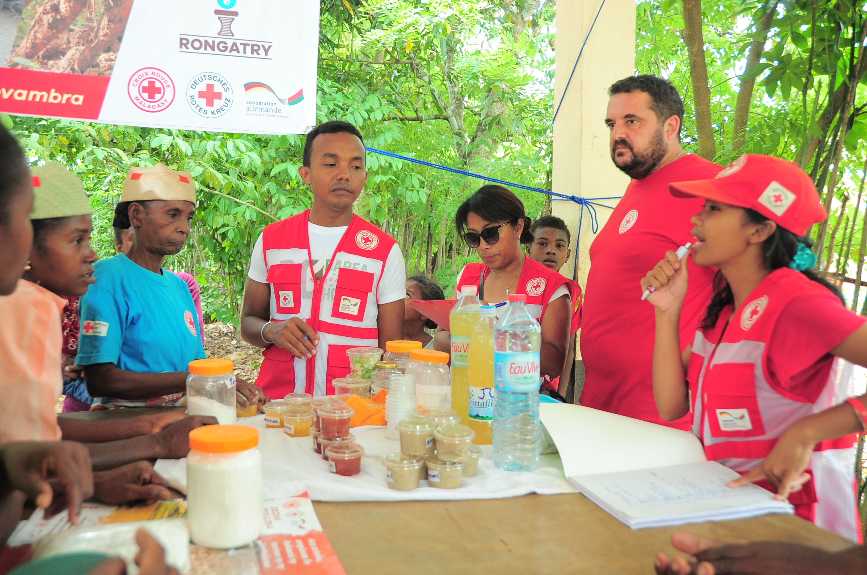 Volontaire Croix-Rouge Malagasy.
